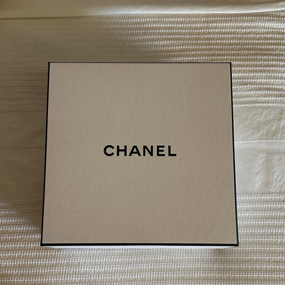CHANEL Cream Box